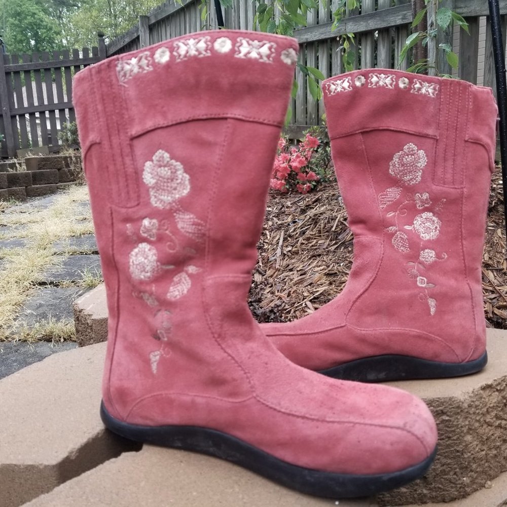 Born suede negative-heel design boot Size 9.5 Med